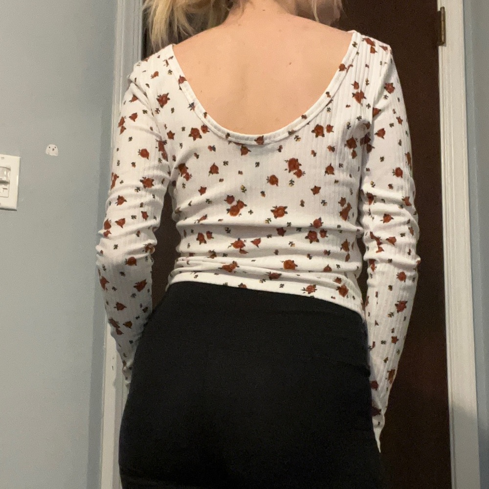 4 Fall Shirts/Sweaters! - Picture 3 of 11